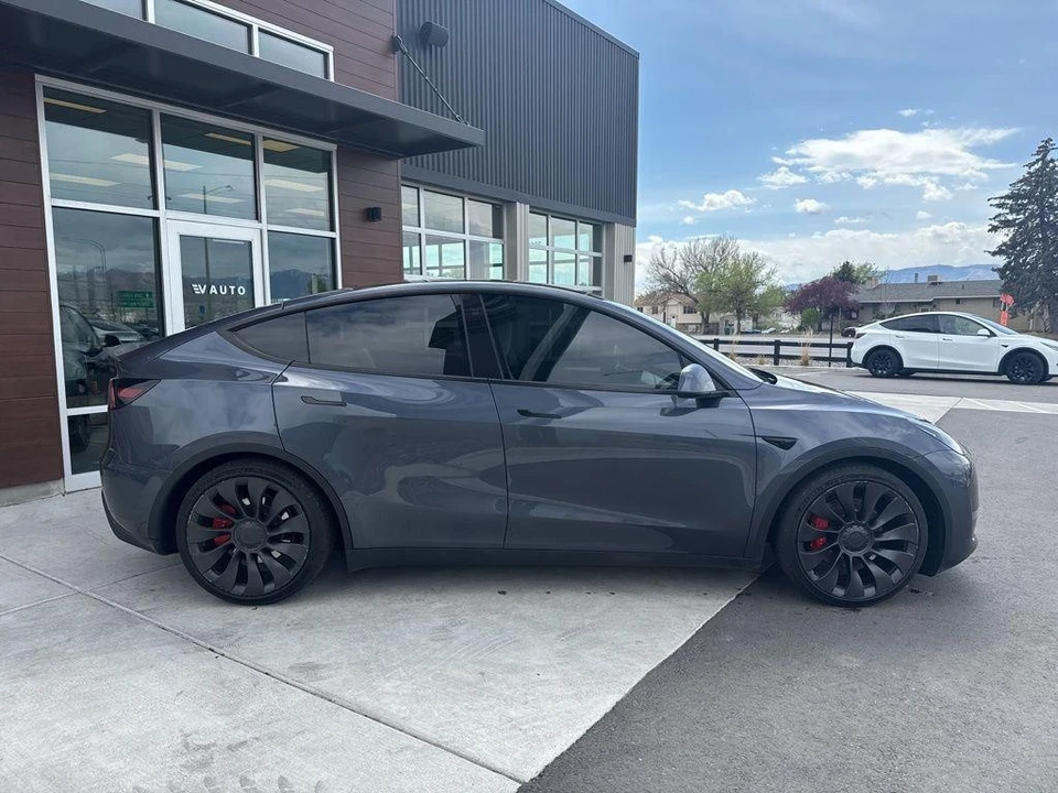2023 Tesla Model Y Performance - Image 9 of 21