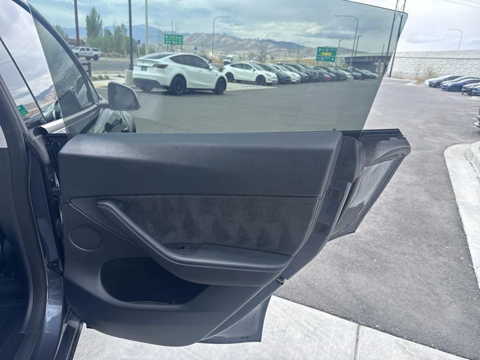 2023 Tesla Model Y Performance - Image 18 of 21