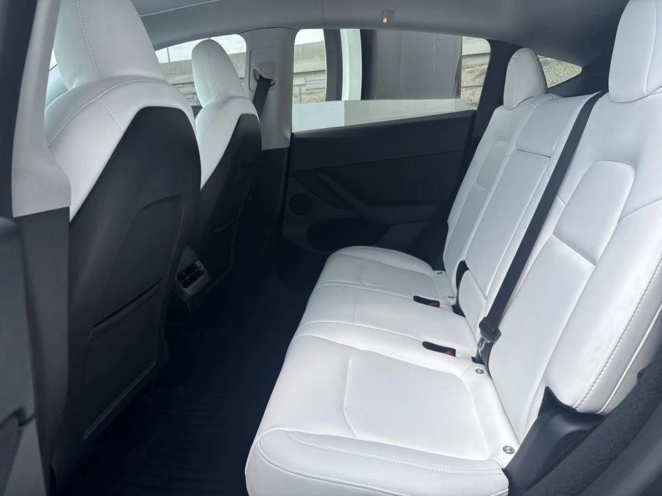 2023 Tesla Model Y Performance - Image 16 of 21