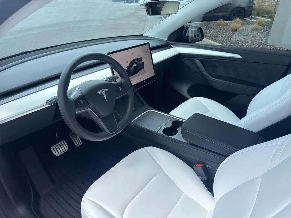 2023 Tesla Model Y Performance - Image 12 of 21