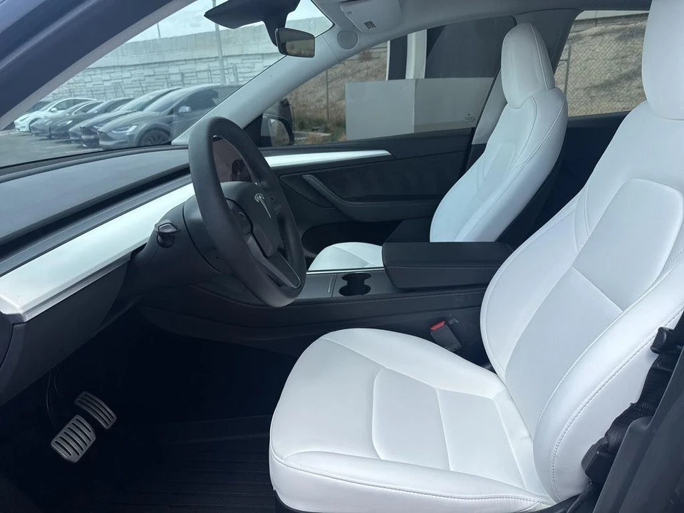 2023 Tesla Model Y Performance - Image 13 of 21
