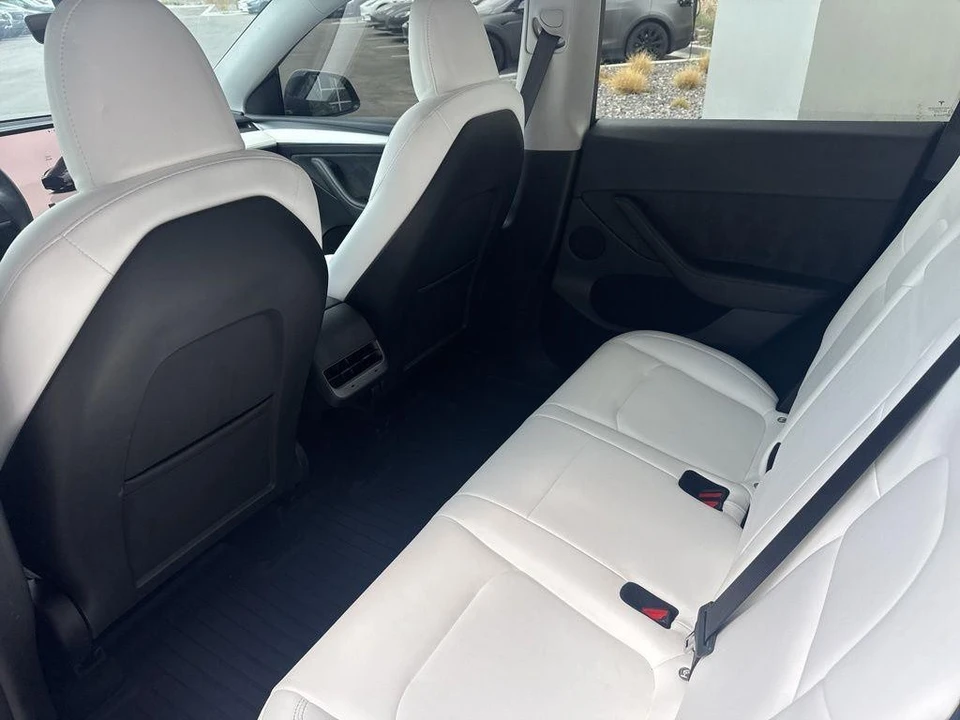 2023 Tesla Model Y Performance - Image 15 of 21
