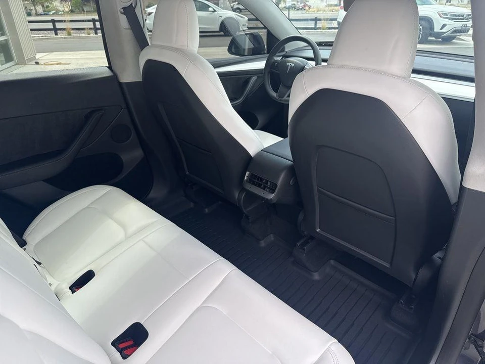 2023 Tesla Model Y Performance - Image 19 of 21