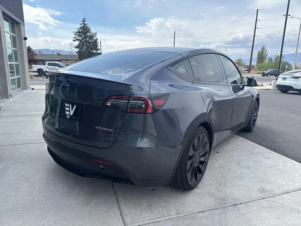 2023 Tesla Model Y Performance - Image 8 of 21