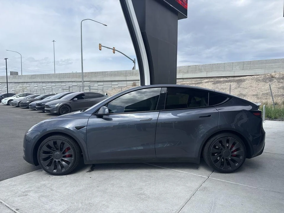 2023 Tesla Model Y Performance - Image 5 of 21