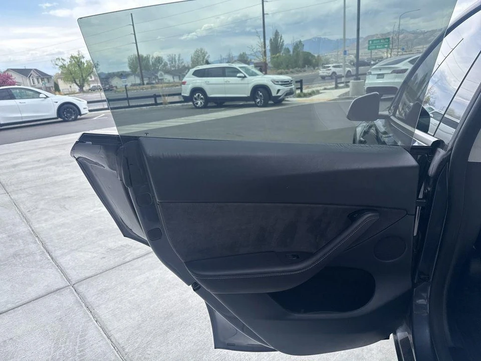 2023 Tesla Model Y Performance - Image 14 of 21