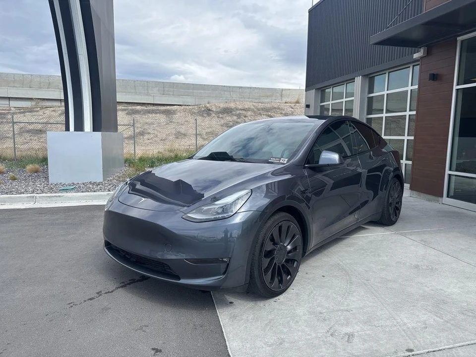 2023 Tesla Model Y Performance - Image 4 of 21