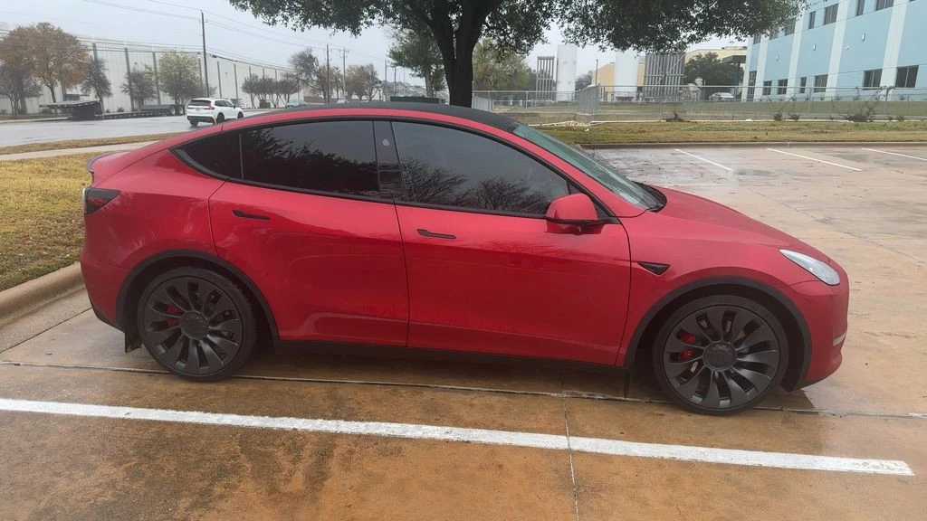 2023 Tesla Model Y Performance - Image 4 of 8