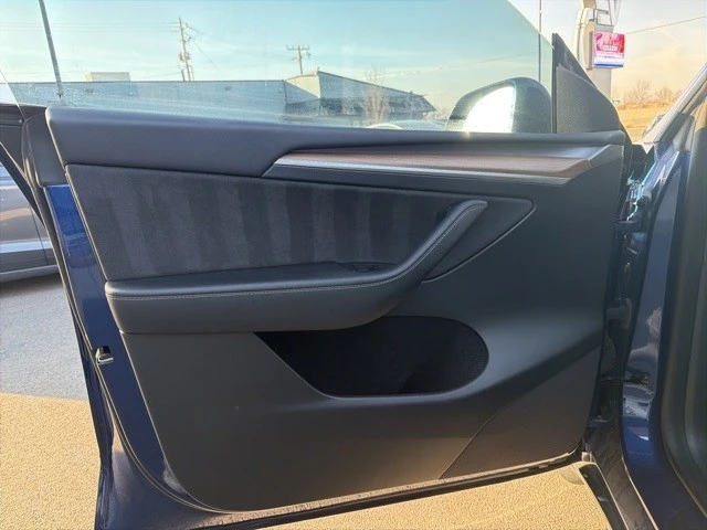 2023 Tesla Model Y Performance - Image 9 of 21