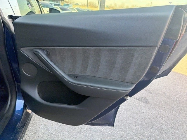 2023 Tesla Model Y Performance - Image 16 of 21