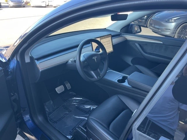2023 Tesla Model Y Performance - Image 9 of 21