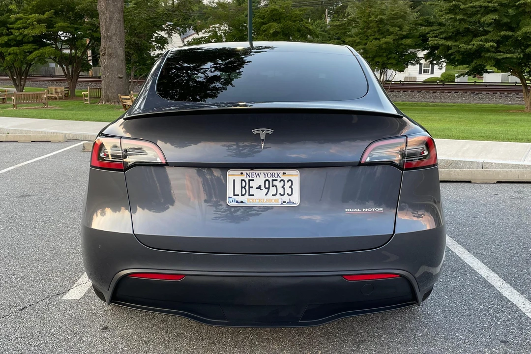 2023 Tesla Model Y Performance - Image 5 of 31