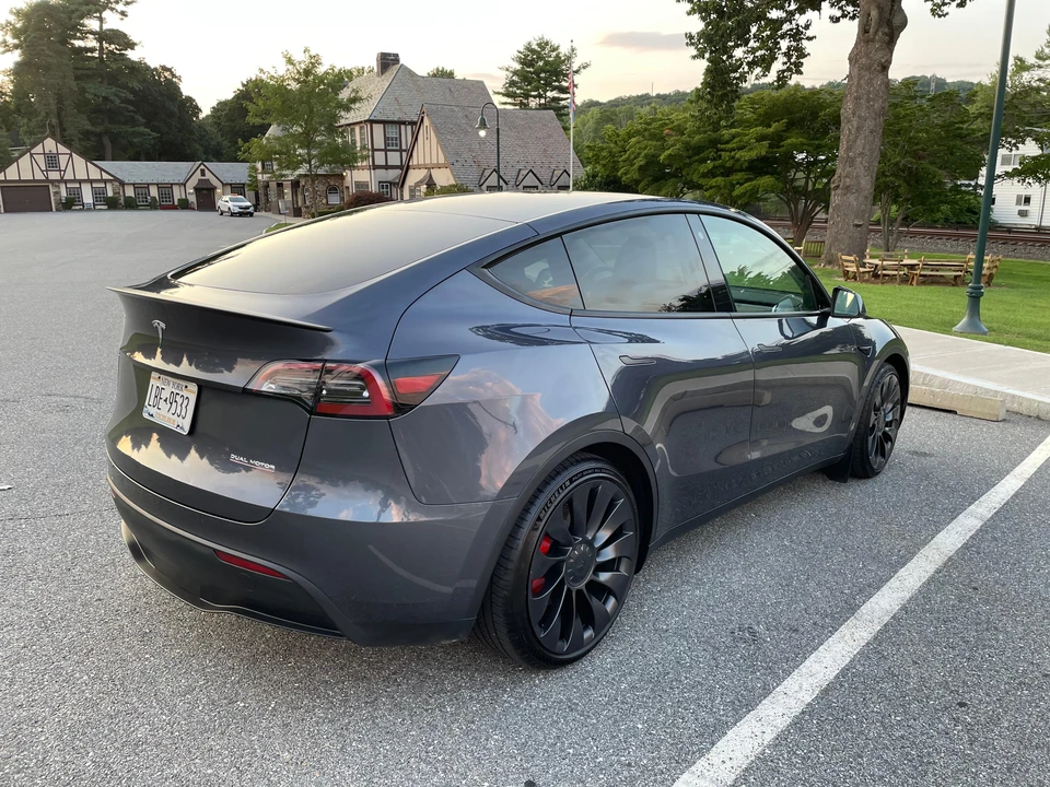 2023 Tesla Model Y Performance - Image 8 of 31