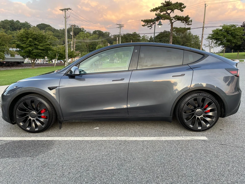 2023 Tesla Model Y Performance - Image 7 of 31