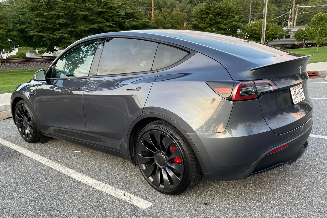 2023 Tesla Model Y Performance - Image 4 of 31