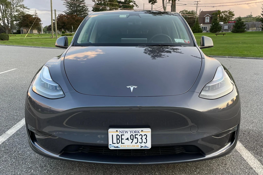 2023 Tesla Model Y Performance - Image 2 of 31