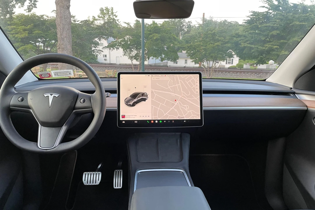 2023 Tesla Model Y Performance - Image 22 of 31