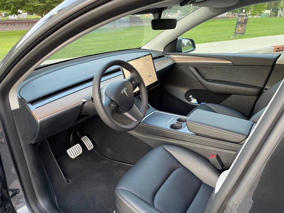 2023 Tesla Model Y Performance - Image 29 of 31