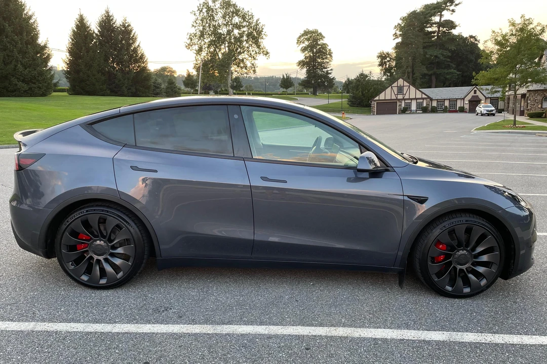 2023 Tesla Model Y Performance - Image 3 of 31