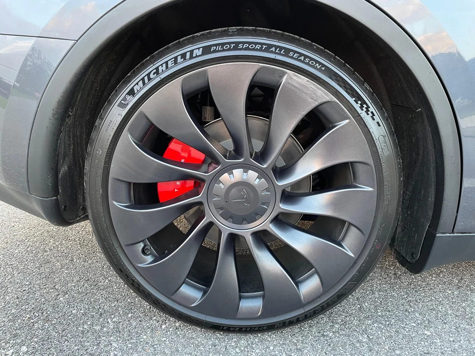 2023 Tesla Model Y Performance - Image 19 of 31