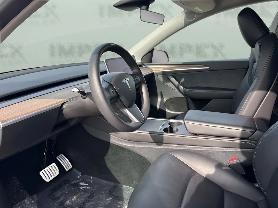 2023 Tesla Model Y Performance - Image 9 of 21