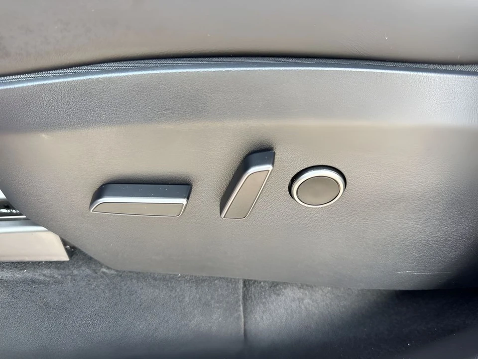 2023 Tesla Model Y Performance - Image 10 of 21