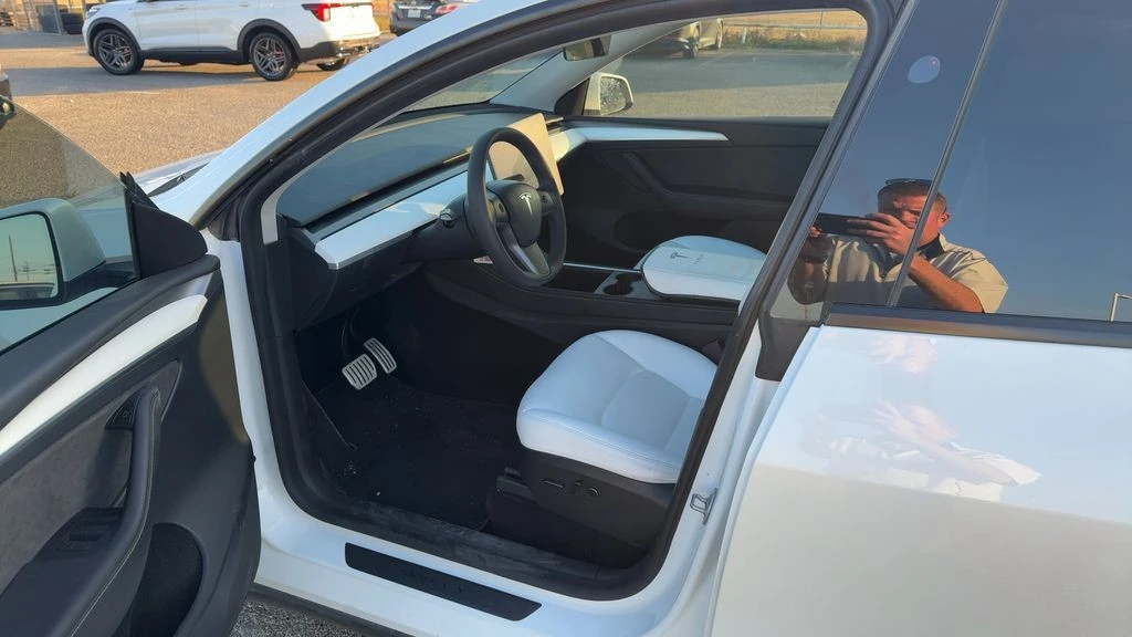 2023 Tesla Model Y Performance - Image 5 of 6