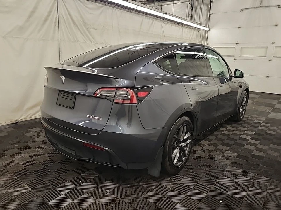 2023 Tesla Model Y Performance - Image 4 of 7