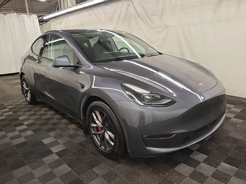 2023 Tesla Model Y Performance - Image 2 of 7