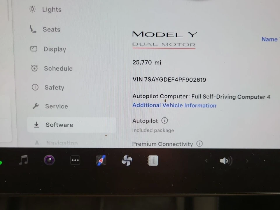 2023 Tesla Model Y Performance - Image 5 of 7