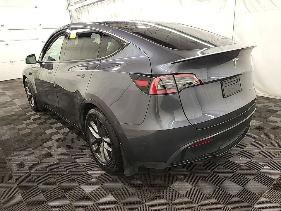 2023 Tesla Model Y Performance - Image 3 of 7