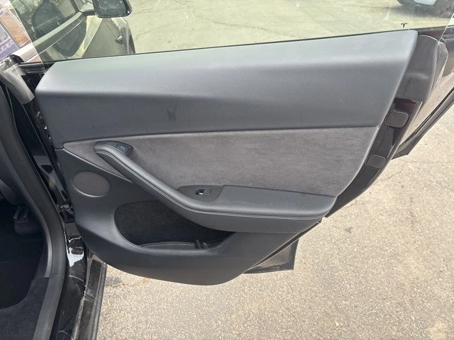 2023 Tesla Model Y Performance - Image 19 of 21