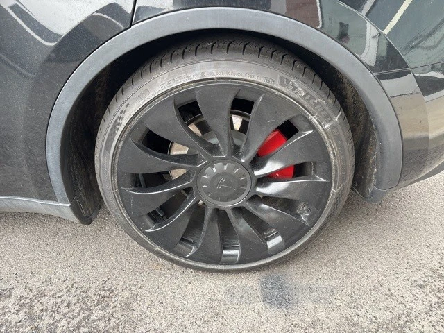2023 Tesla Model Y Performance - Image 10 of 21