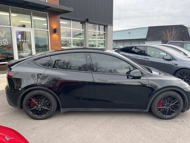 2023 Tesla Model Y Performance - Image 6 of 17