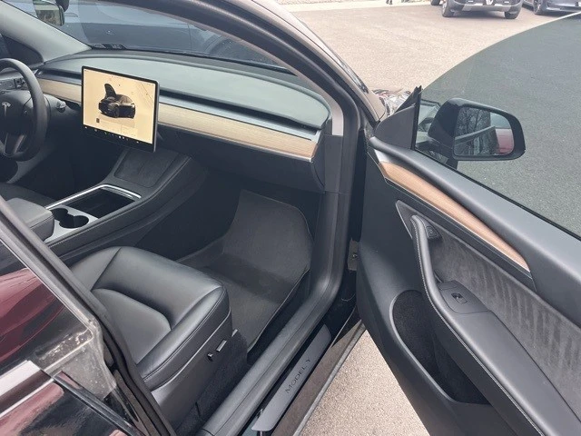 2023 Tesla Model Y Performance - Image 15 of 17