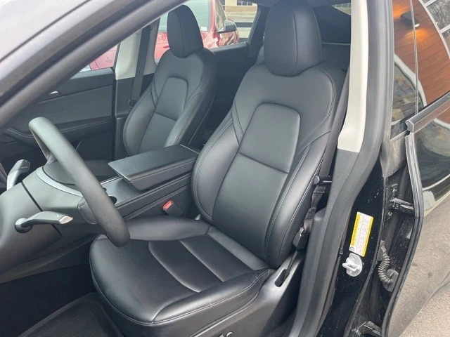 2023 Tesla Model Y Performance - Image 7 of 17