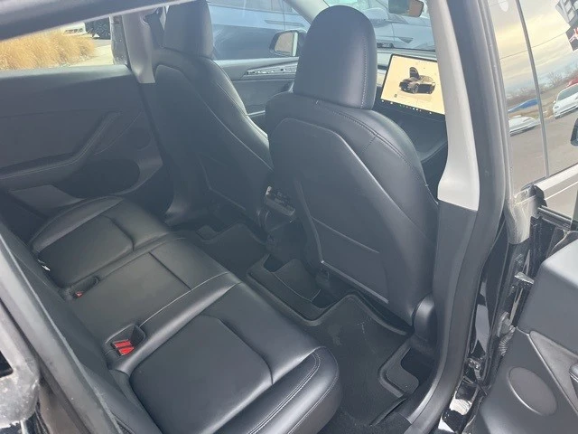 2023 Tesla Model Y Performance - Image 13 of 17