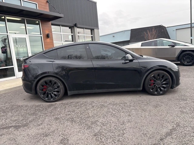 2023 Tesla Model Y Performance - Image 9 of 21