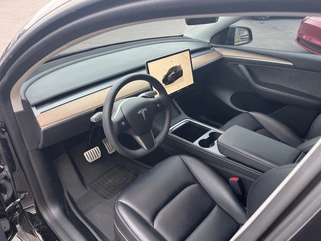2023 Tesla Model Y Performance - Image 8 of 17