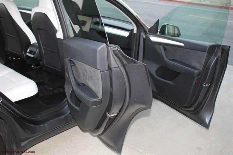 2023 Tesla Model Y Performance - Image 18 of 21