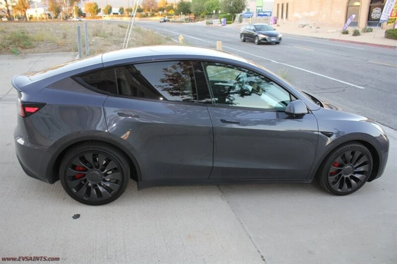 2023 Tesla Model Y Performance - Image 9 of 21
