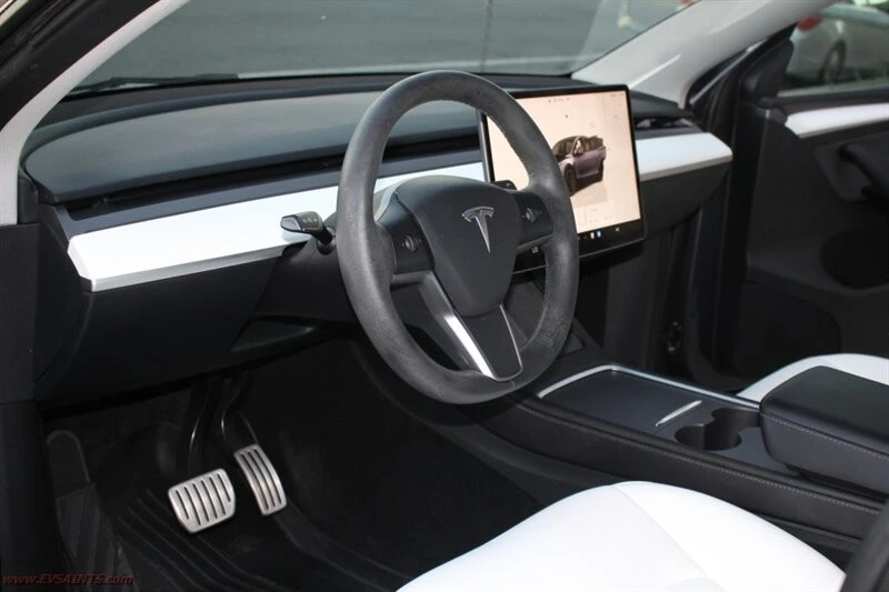 2023 Tesla Model Y Performance - Image 15 of 21