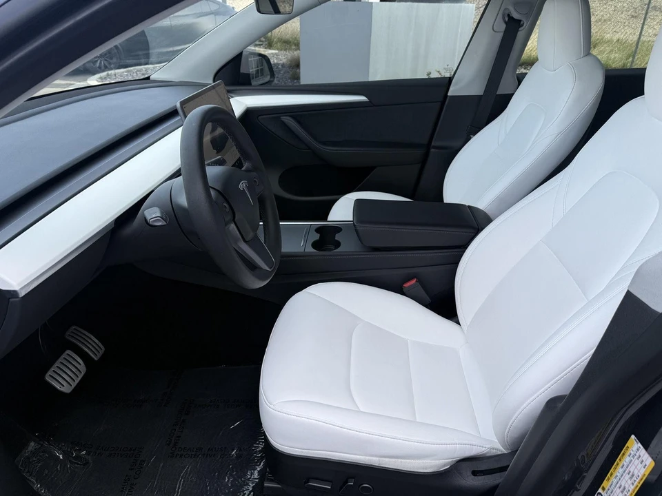 2023 Tesla Model Y Performance - Image 13 of 21