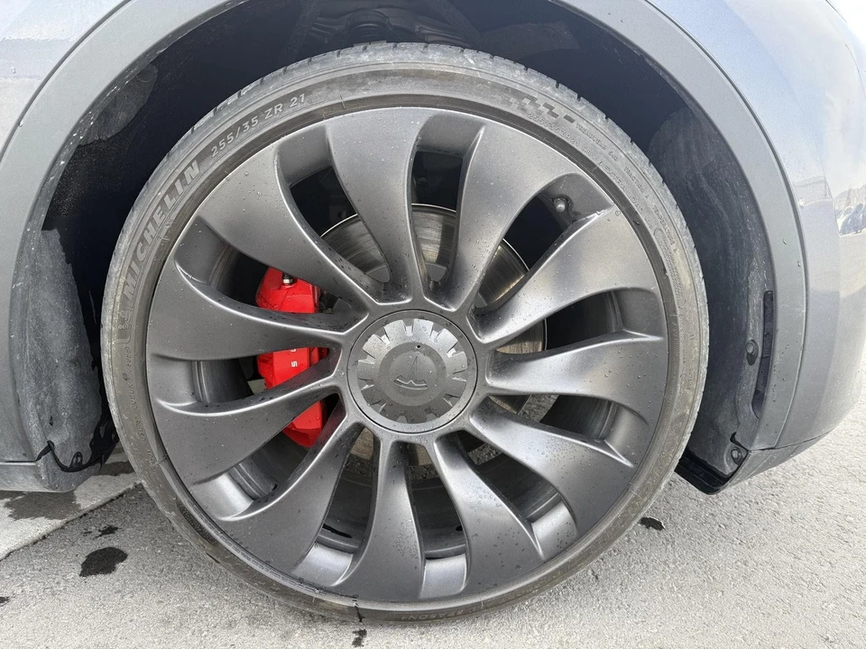 2023 Tesla Model Y Performance - Image 10 of 21