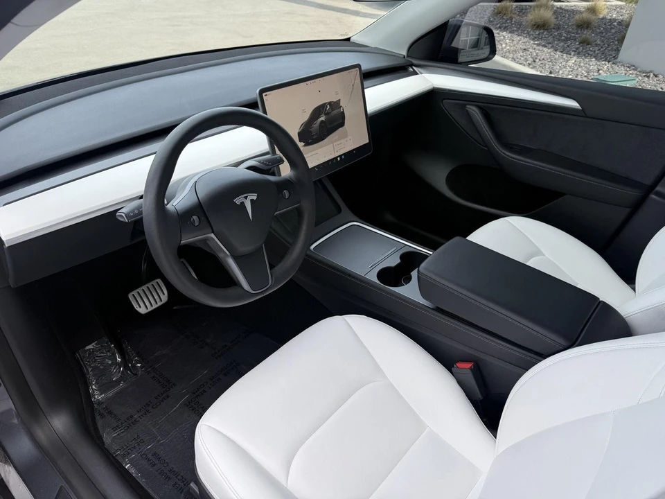 2023 Tesla Model Y Performance - Image 12 of 21