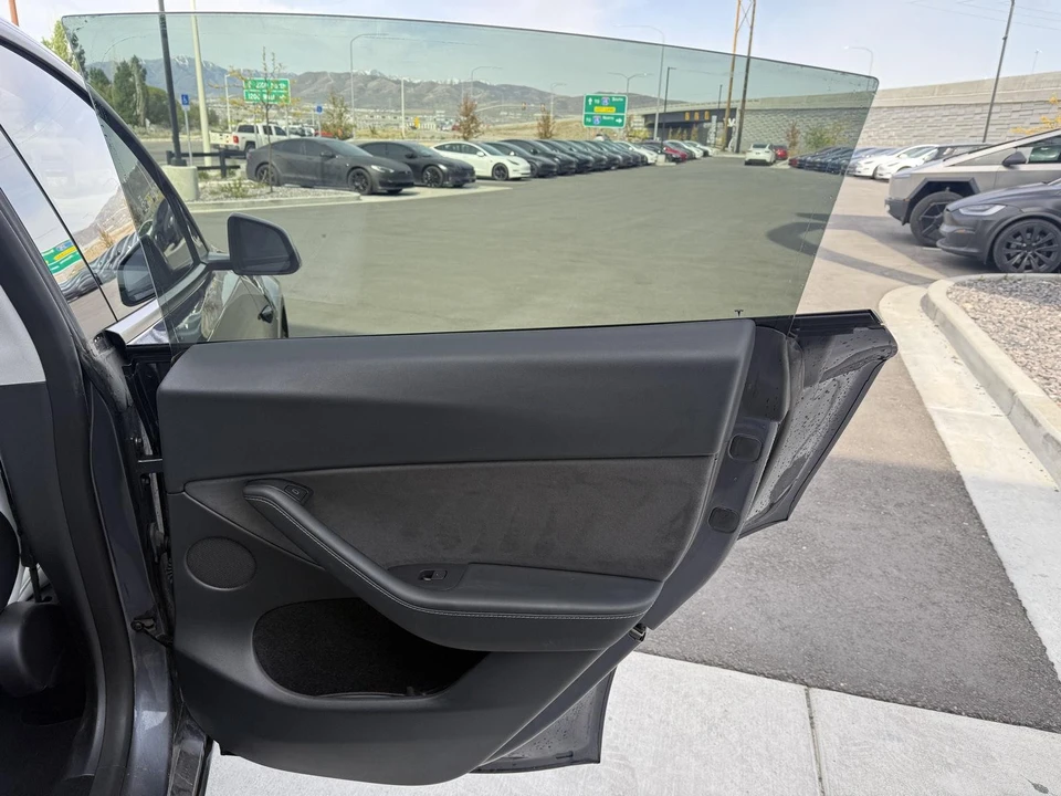 2023 Tesla Model Y Performance - Image 18 of 21