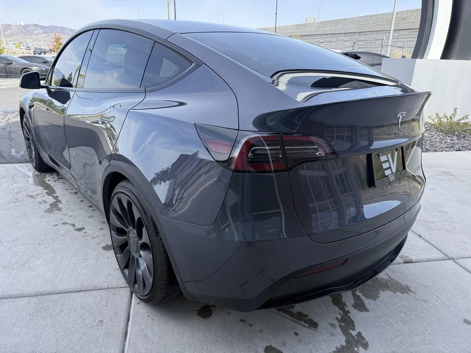 2023 Tesla Model Y Performance - Image 6 of 21