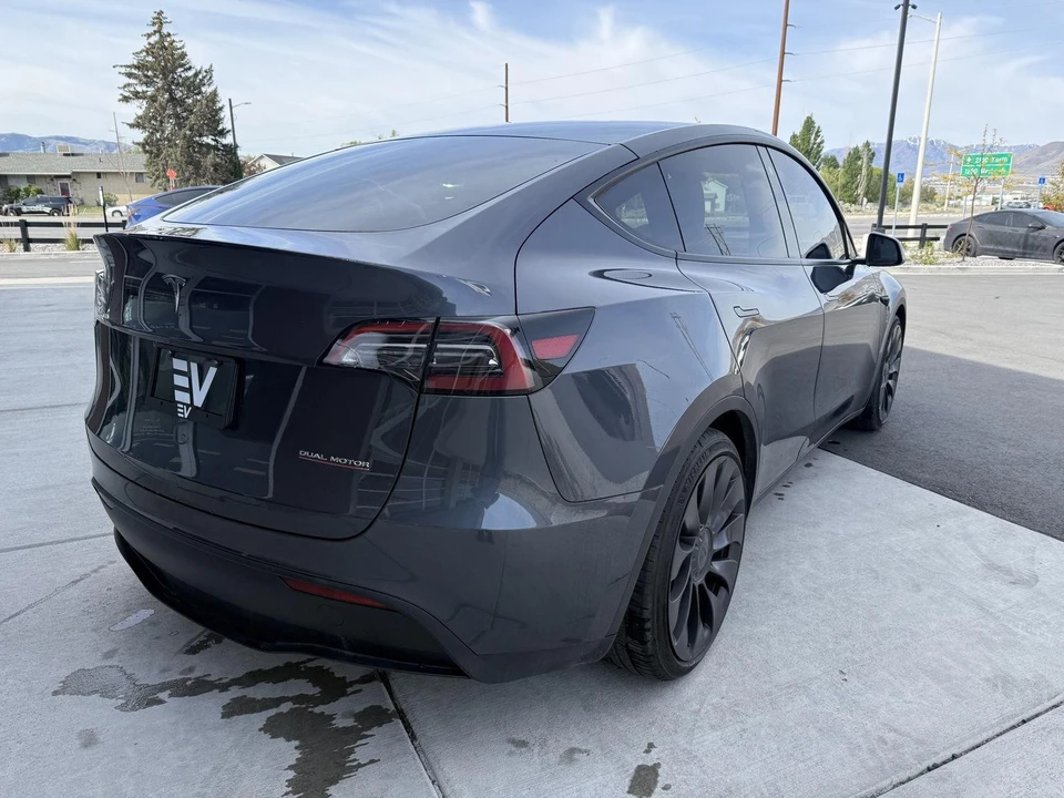 2023 Tesla Model Y Performance - Image 8 of 21