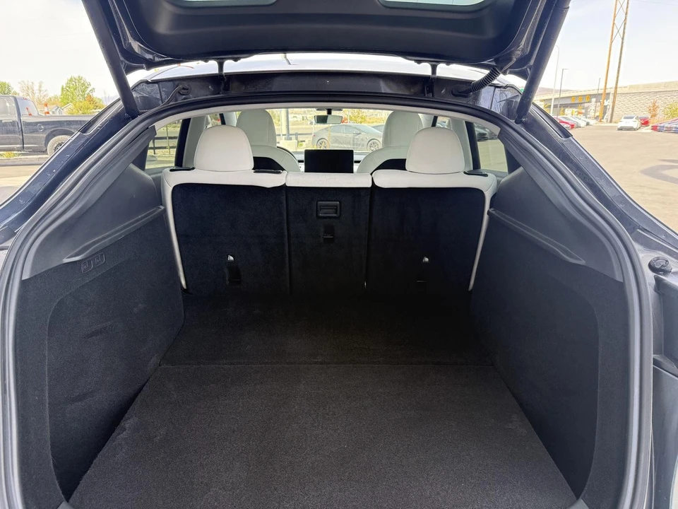 2023 Tesla Model Y Performance - Image 17 of 21