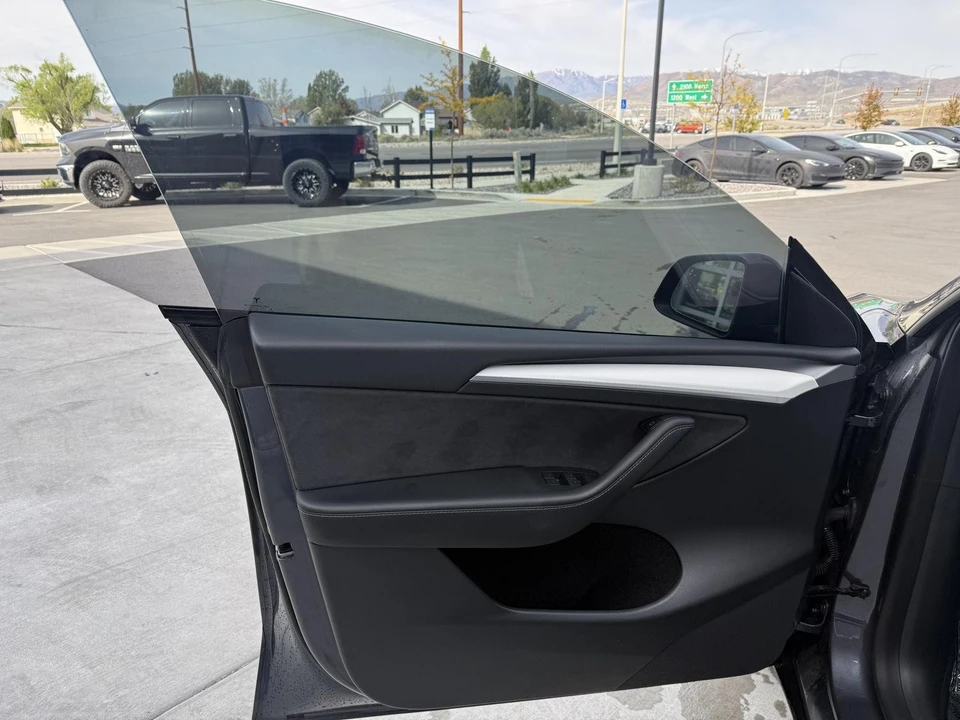 2023 Tesla Model Y Performance - Image 11 of 21